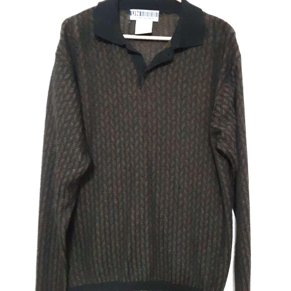 Mens brown and blk sweater. 2 collar buttons